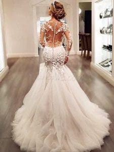 tips-to-wear-your-wedding-dress-perfectly-2