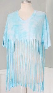 make-a-crop-top-from-an-old-t-shirt-with-just-a-scissors-2