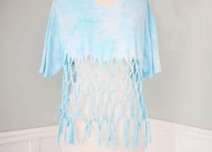 make-a-crop-top-from-an-old-t-shirt-with-just-a-scissors-5