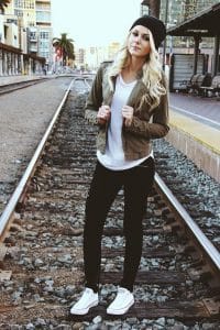 ways-to-wear-sneakers-this-summer-5